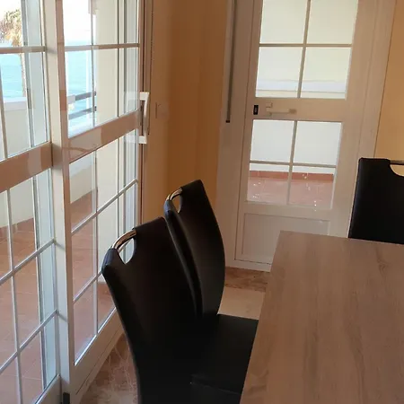 Large With Sea Views & Terrace Διαμέρισμα *