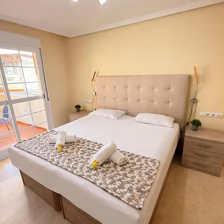 Large With Sea Views & Terrace Apartmán