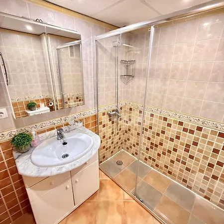 Large With Sea Views & Terrace Benalmádena